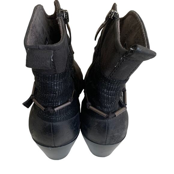 Tamaris Black Leather Buckle Accent Side Zip Ankle Boots Size 7.5 - Picture 7 of 10